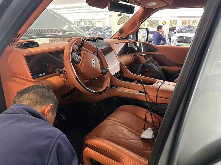 Фото 3 - BYD Yangwang U8