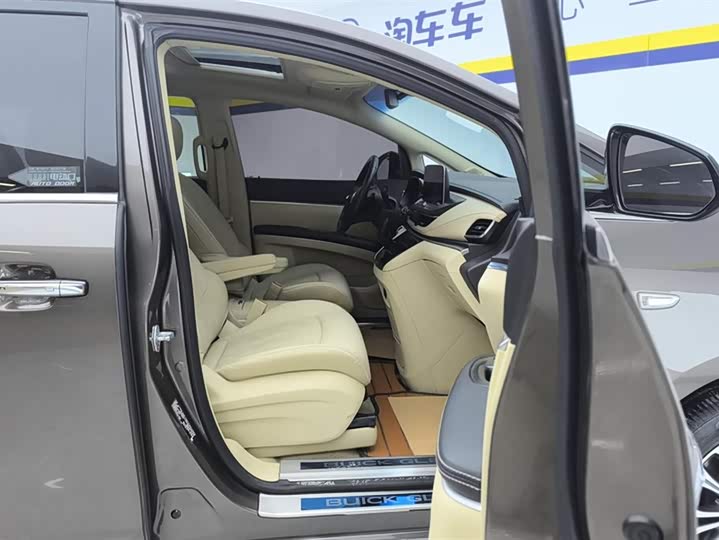 Фото 8 - Buick GL8 ES