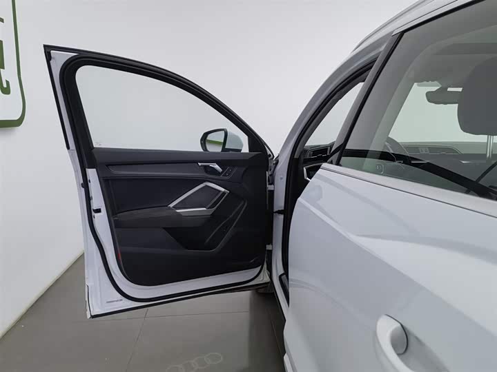 Фото 8 - Audi Q3