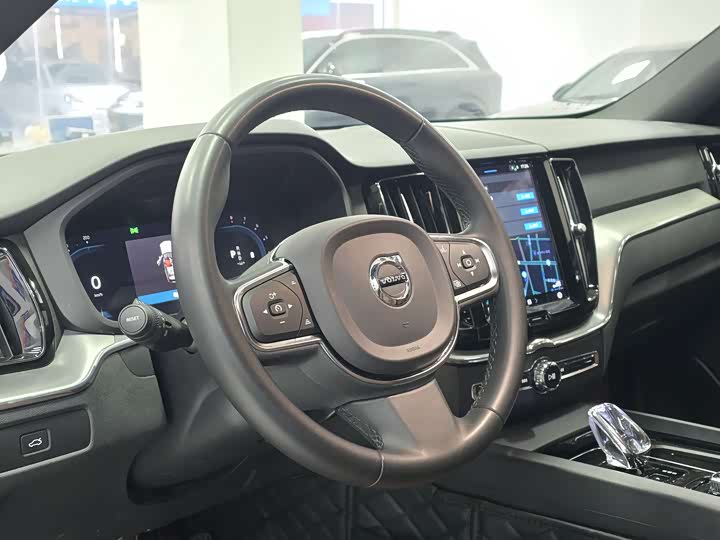 Фото 4 - Volvo XC60