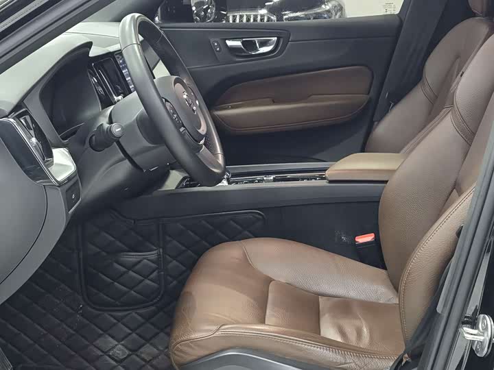 Фото 5 - Volvo XC60