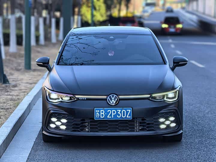 Фото 2 - Volkswagen Golf GTI