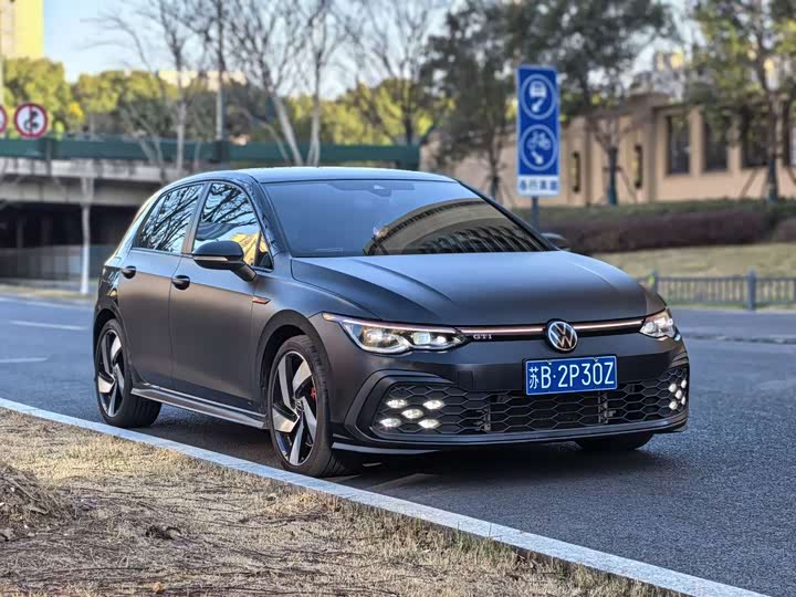 Фото 3 - Volkswagen Golf GTI