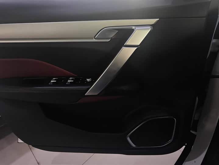 Фото 7 - Geely Coolray