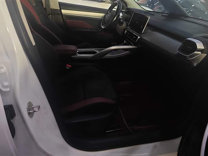 Фото 8 - Geely Coolray