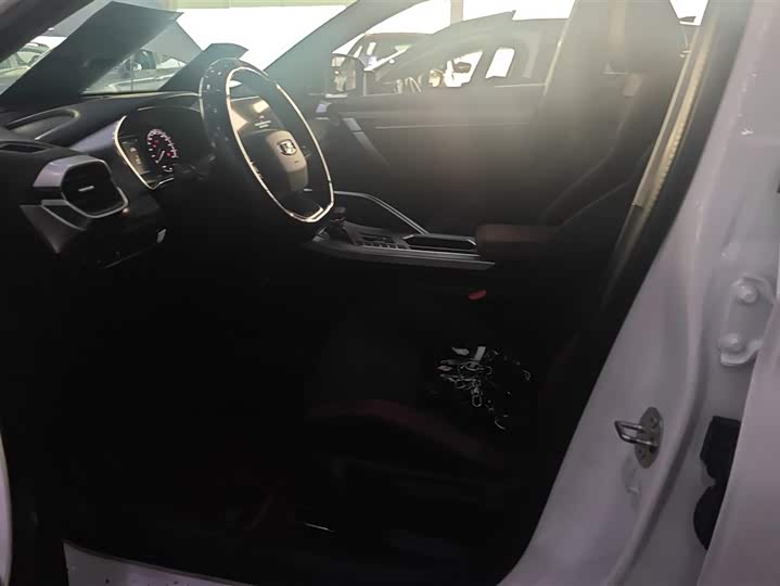 Фото 9 - Geely Coolray