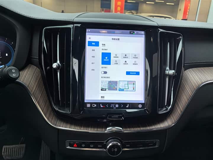 Фото 6 - Volvo XC60