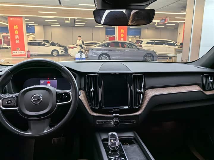 Фото 9 - Volvo XC60