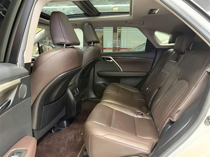 Фото 6 - Lexus RX