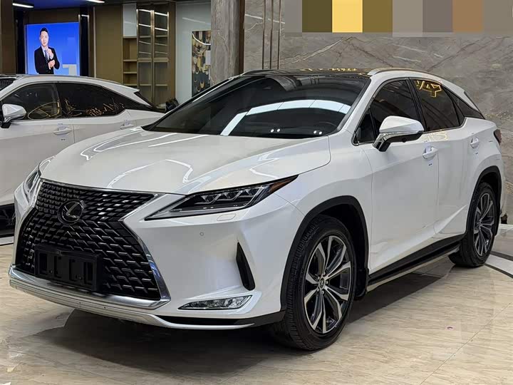 Фото 7 - Lexus RX