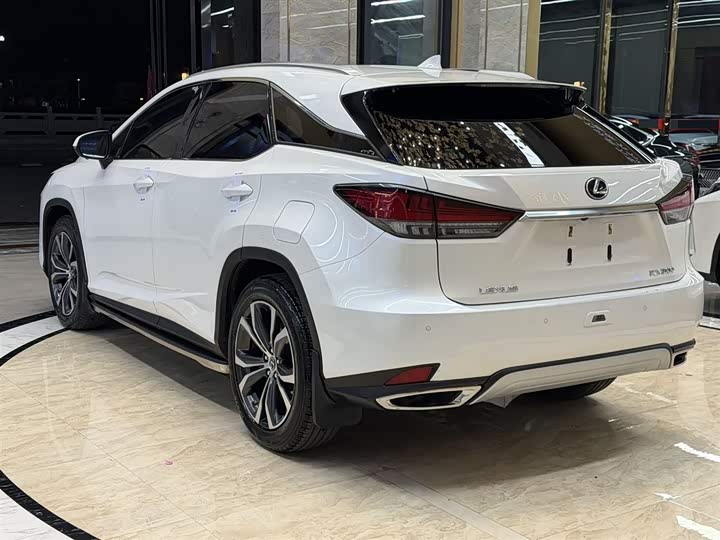 Фото 9 - Lexus RX