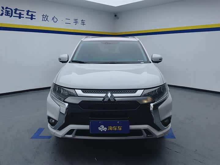 Фото 2 - Mitsubishi Outlander