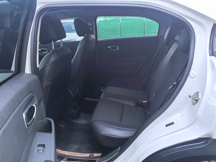 Фото 8 - Honda Vezel