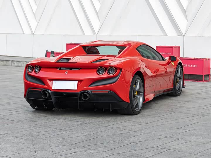 Фото 4 - Ferrari F8
