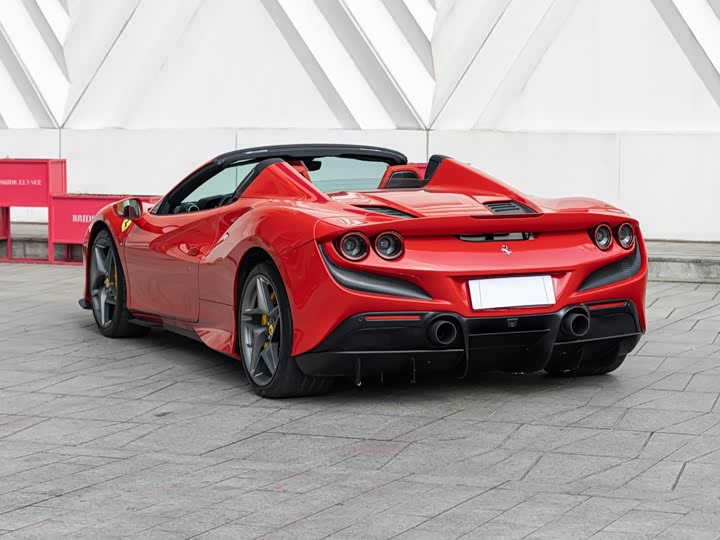Фото 6 - Ferrari F8