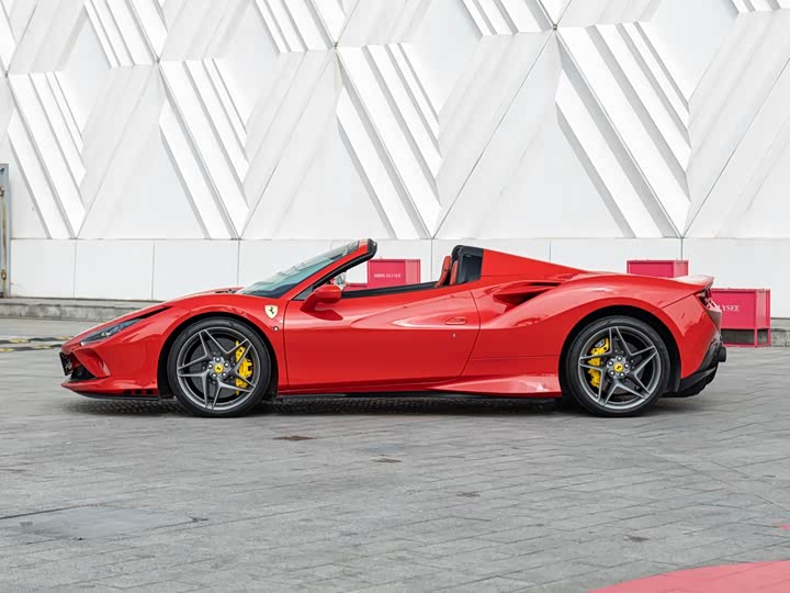 Фото 7 - Ferrari F8