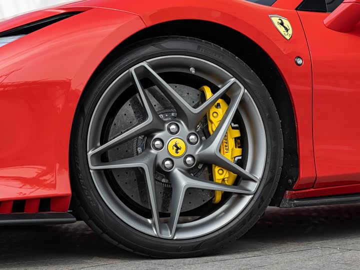 Фото 8 - Ferrari F8