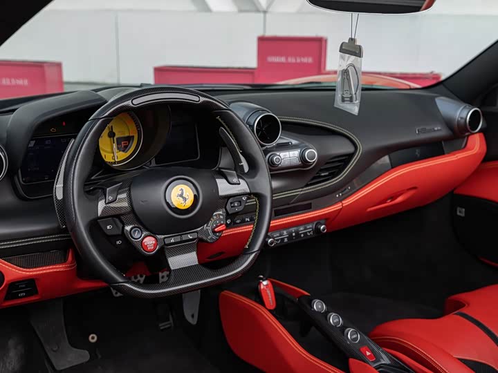 Фото 9 - Ferrari F8