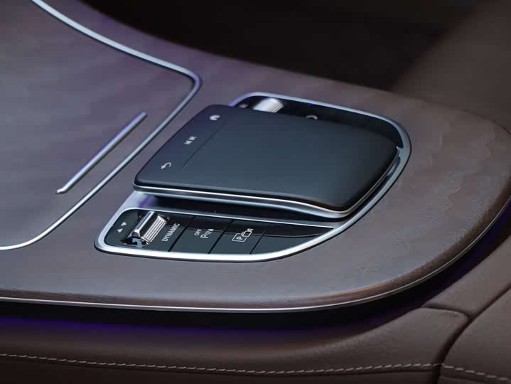 Фото 8 - Mercedes-Benz E-Class Hybrid