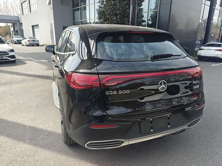 Фото 2 - Mercedes-Benz EQE SUV