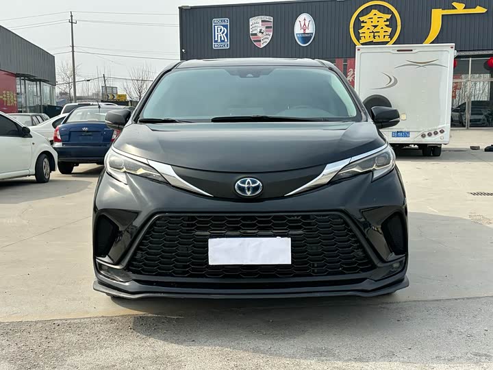 Фото 1 - Toyota Granvia