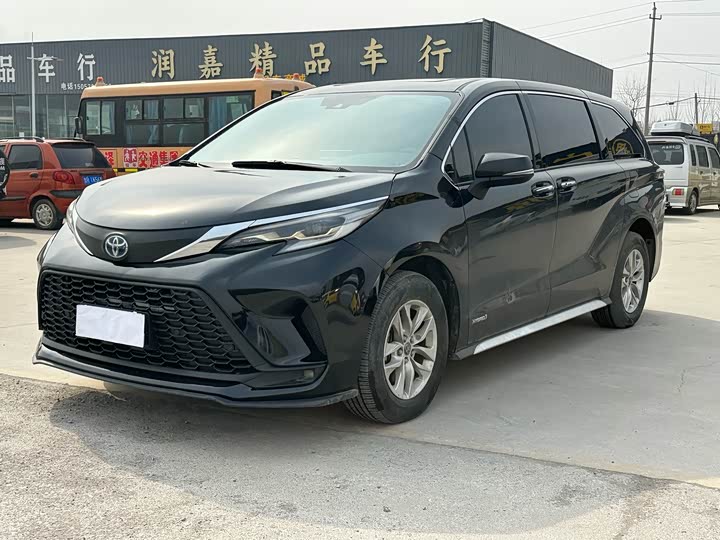 Фото 2 - Toyota Granvia