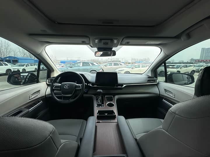 Фото 6 - Toyota Granvia