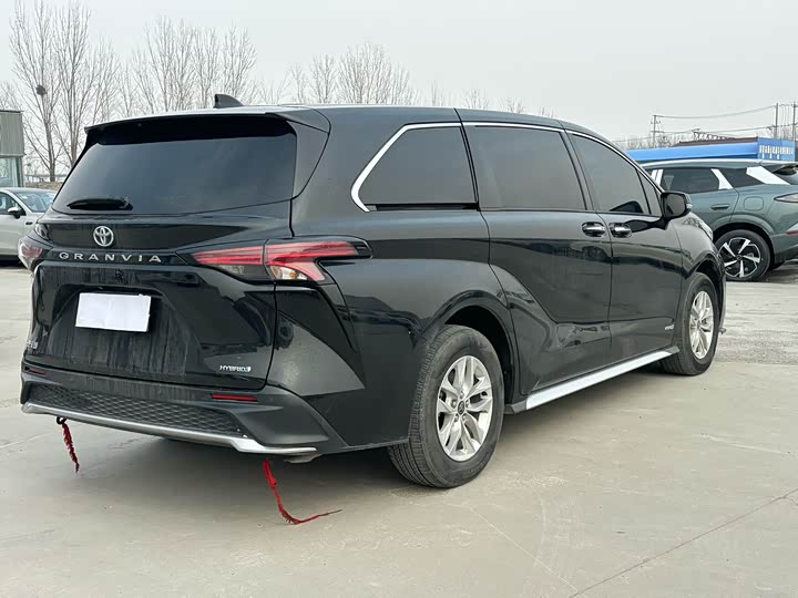 Фото 9 - Toyota Granvia