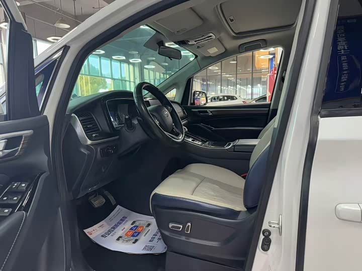 Фото 4 - GAC Trumpchi M8