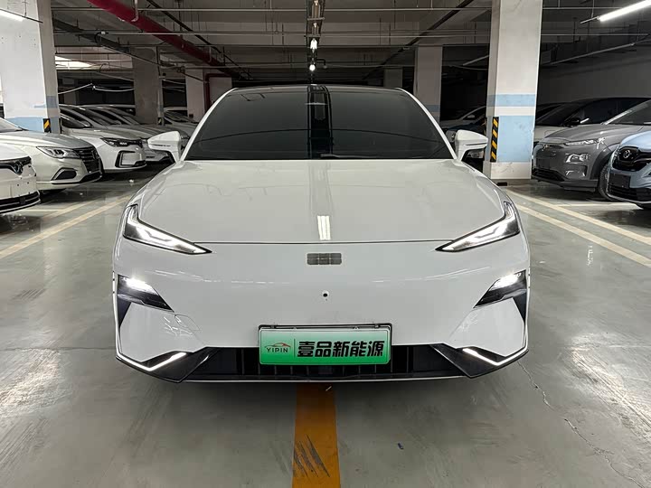 Фото 2 - Geely Galaxy E8