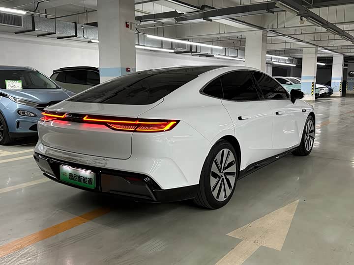 Фото 6 - Geely Galaxy E8