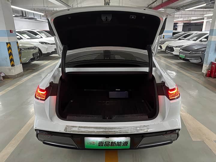 Фото 7 - Geely Galaxy E8