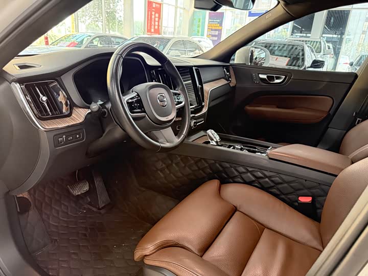 Фото 8 - Volvo XC60 Hybrid