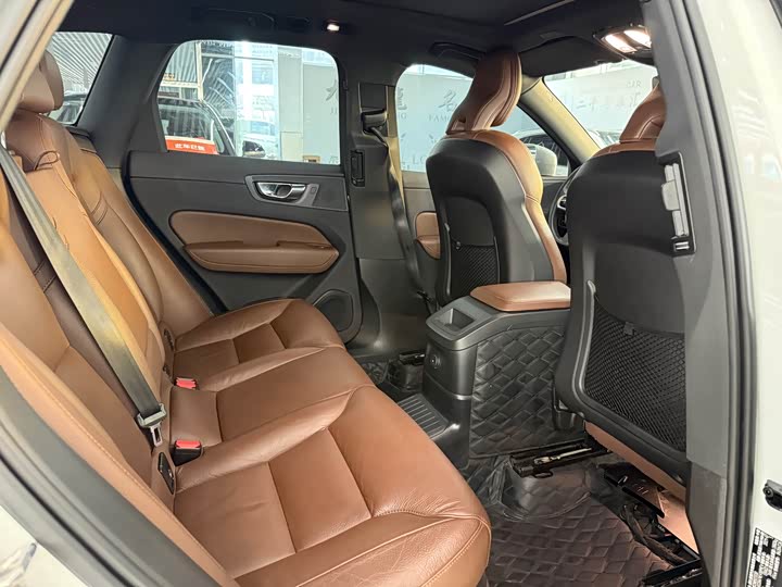 Фото 9 - Volvo XC60 Hybrid