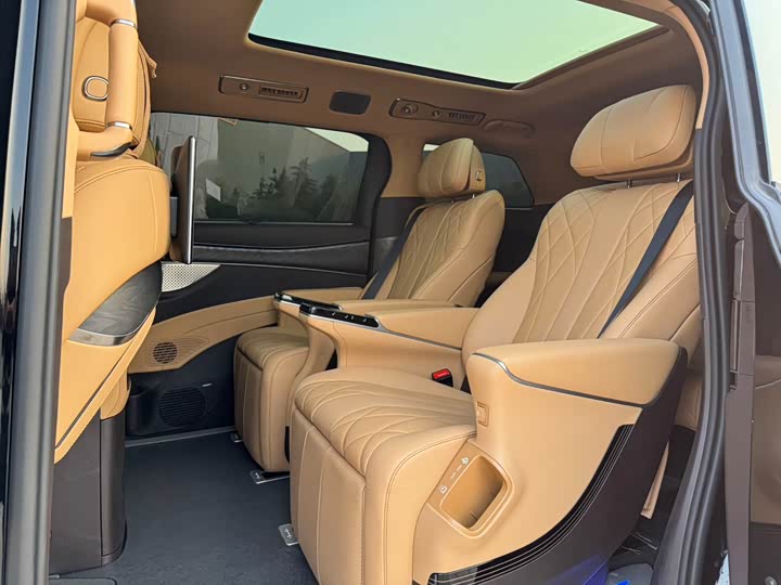 Фото 6 - Denza D9