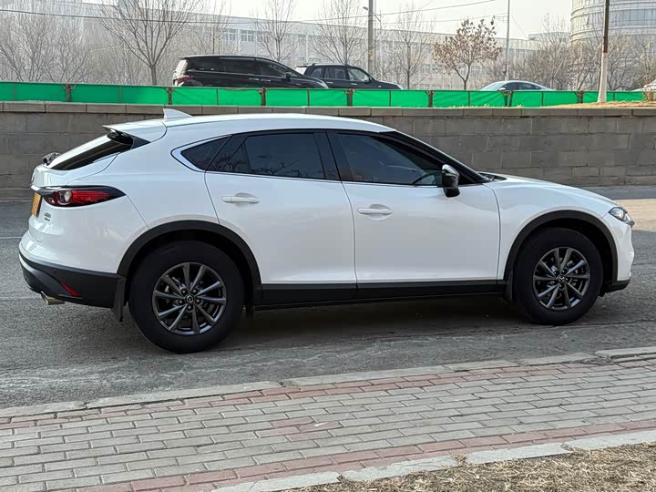 Photo 4 - Mazda CX-4
