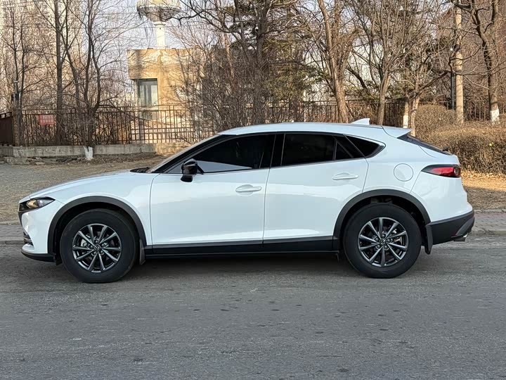 Photo 6 - Mazda CX-4