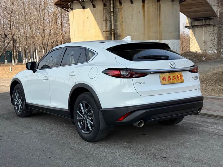 Photo 7 - Mazda CX-4