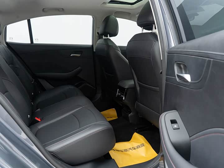 Фото 6 - Roewe i5