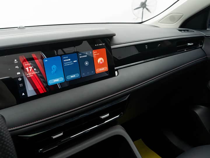 Фото 8 - Roewe i5