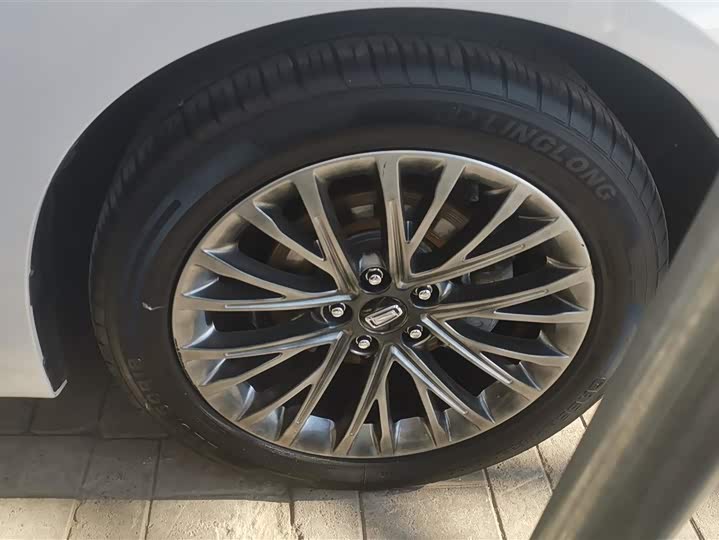 Фото 6 - Bestune B70