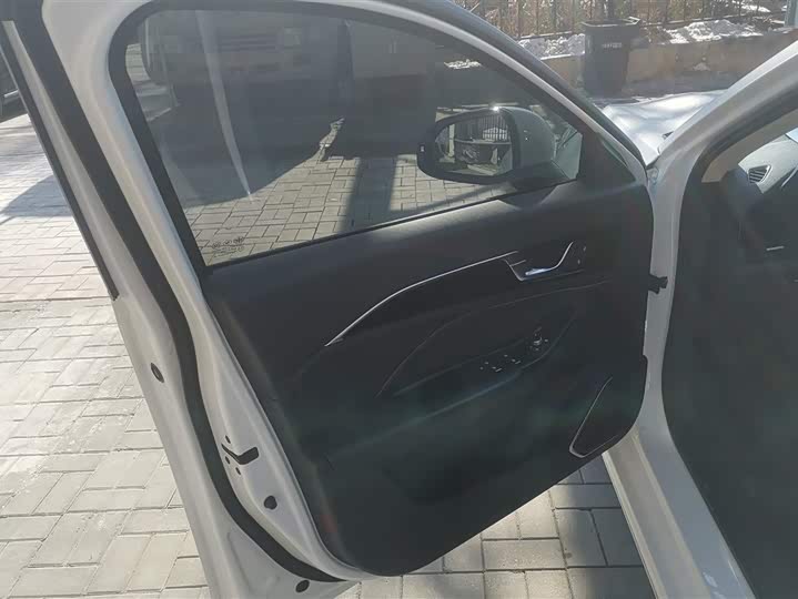 Фото 7 - Bestune B70