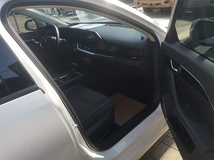 Фото 8 - Bestune B70