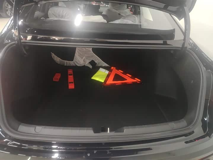 Фото 4 - Geely Preface