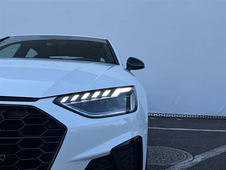 Фото 6 - Audi A4L