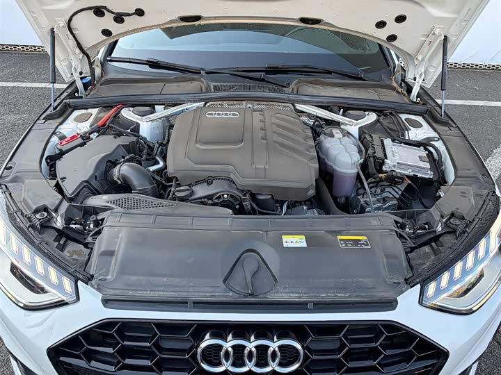 Фото 8 - Audi A4L