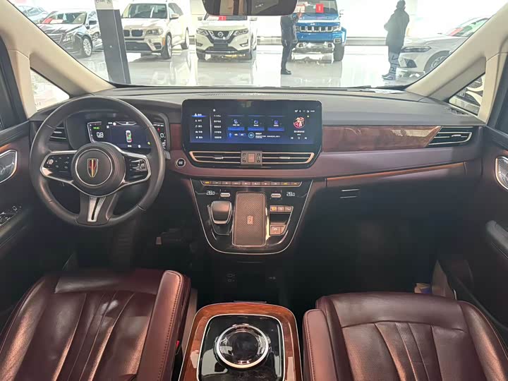 Фото 8 - Hongqi HQ9