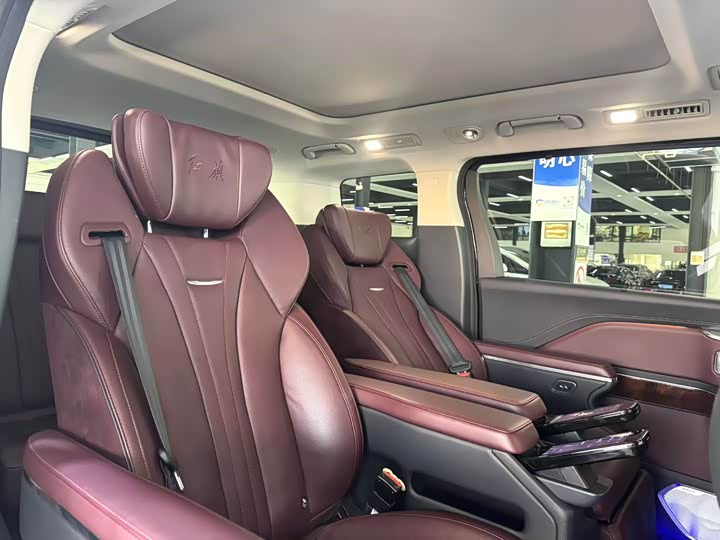 Фото 9 - Hongqi HQ9