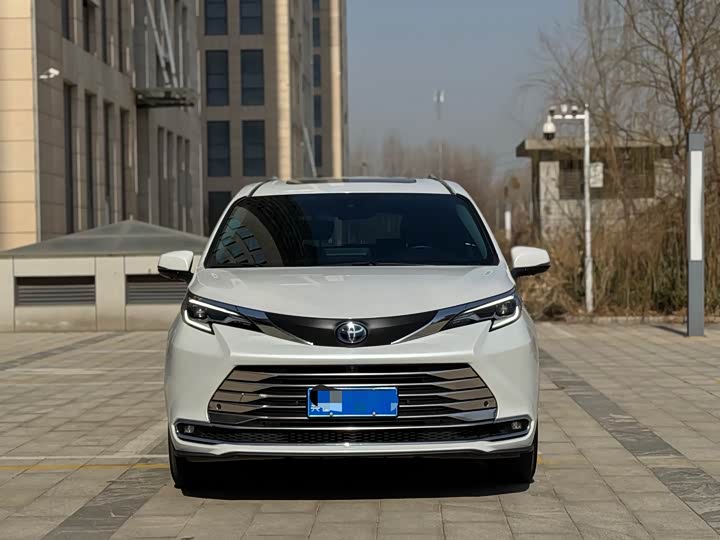 Фото 2 - Toyota Sienna