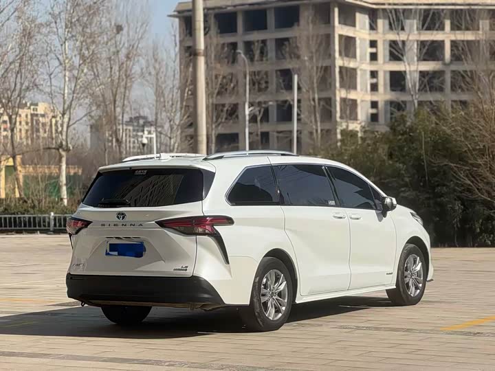 Фото 4 - Toyota Sienna